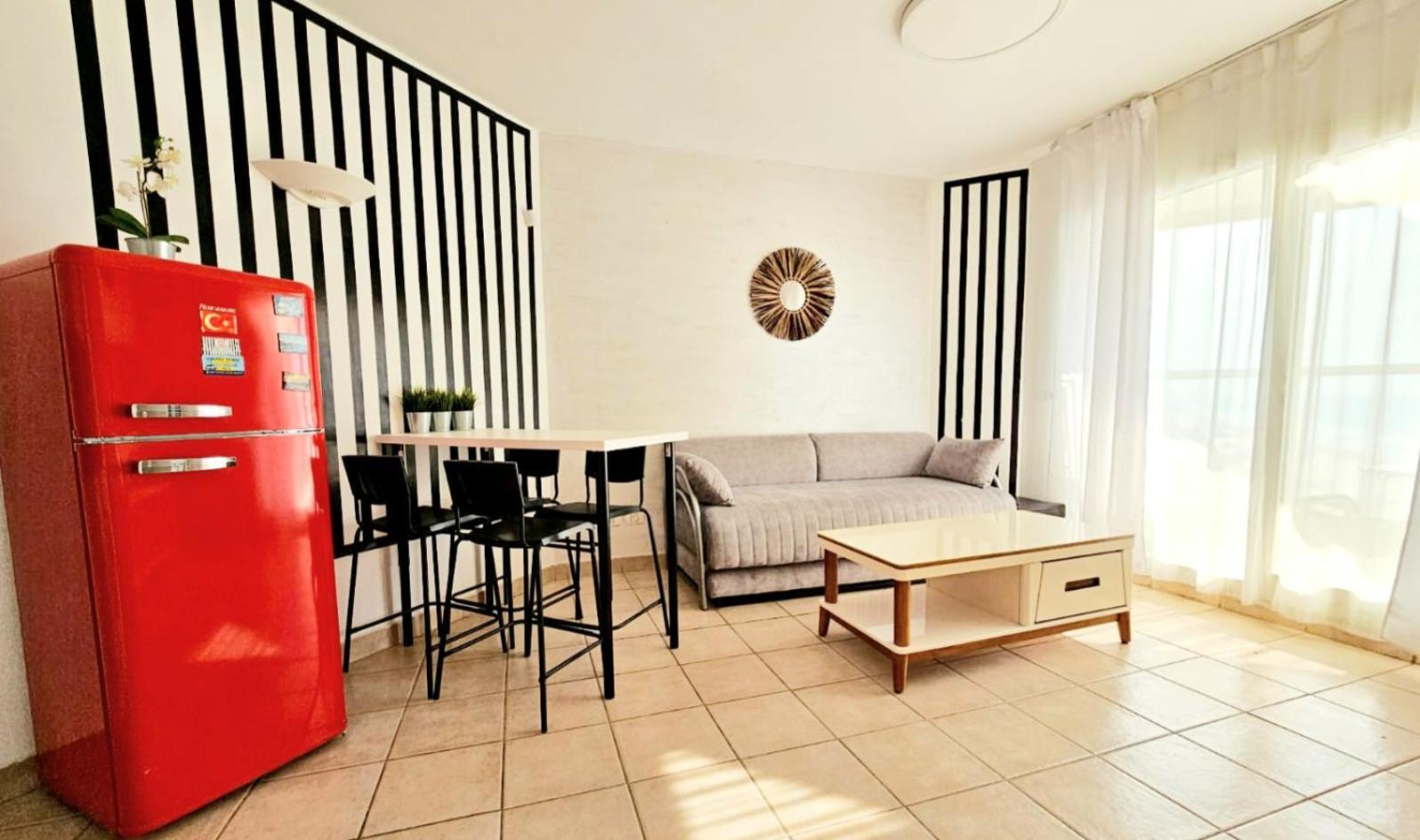 Go To Apartments In Leonardo Bat Yam Oda fotoğraf