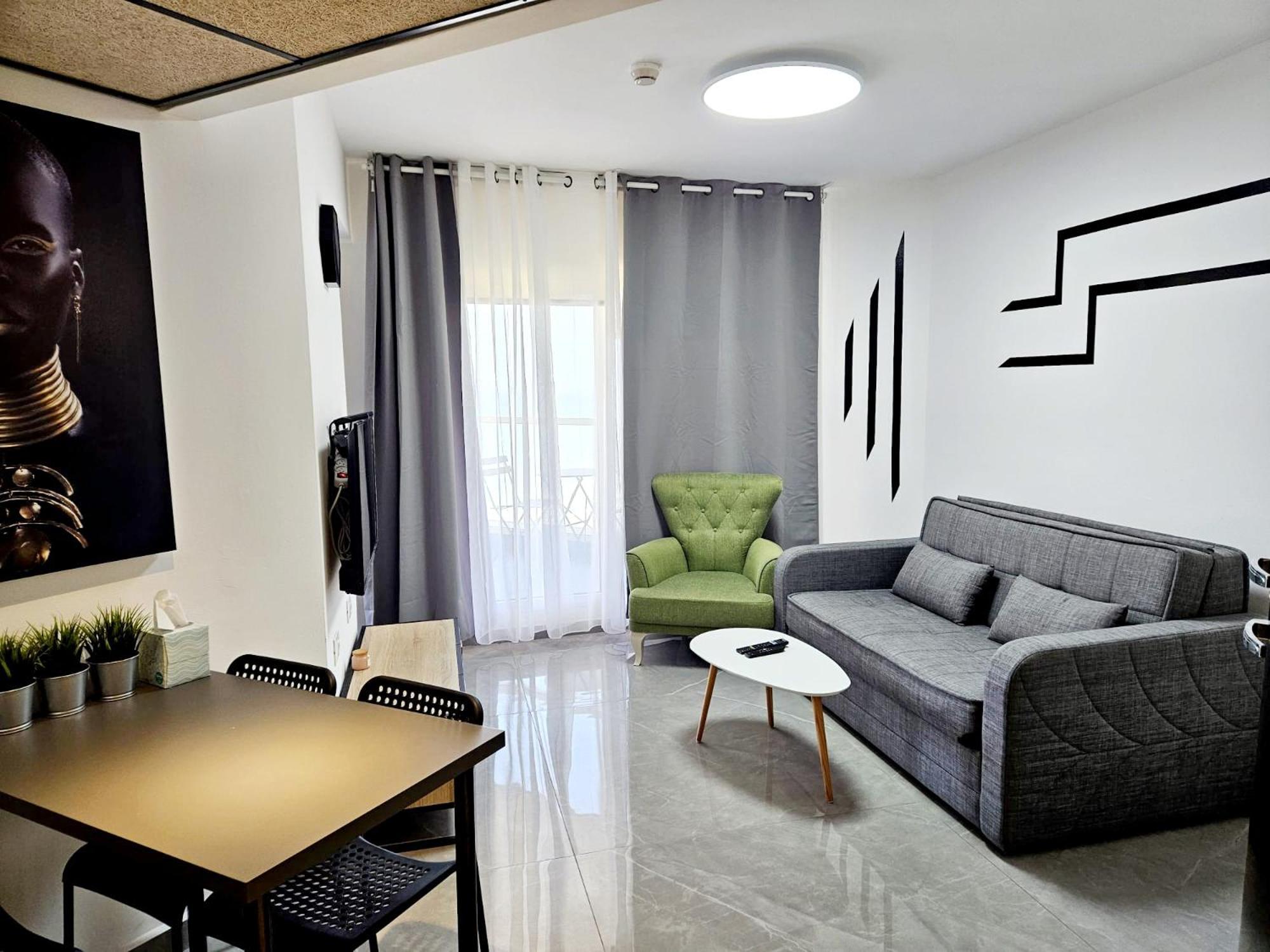 Go To Apartments In Leonardo Bat Yam Oda fotoğraf